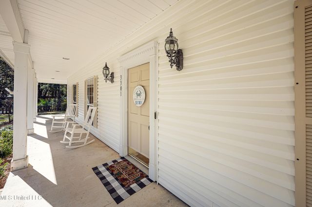 3301 Pineridge Drive, Ocean Springs, MS 39564