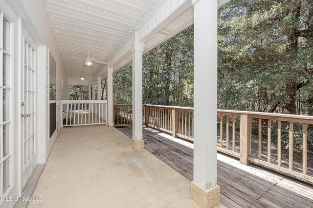 3301 Pineridge Drive, Ocean Springs, MS 39564