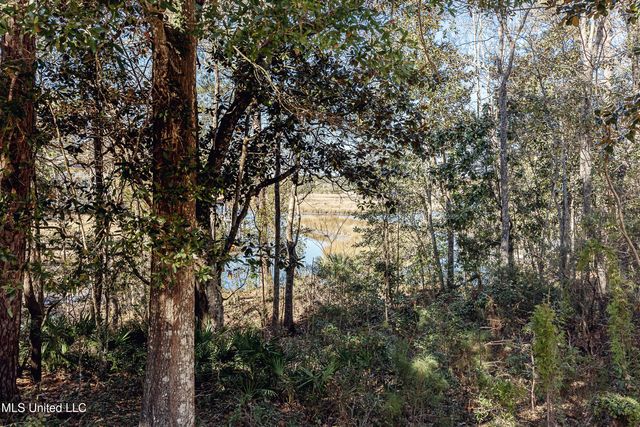 3301 Pineridge Drive, Ocean Springs, MS 39564
