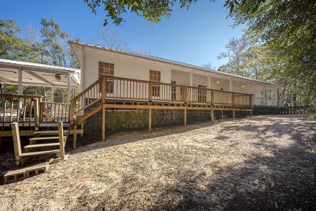 3301 Pineridge Drive, Ocean Springs, MS 39564