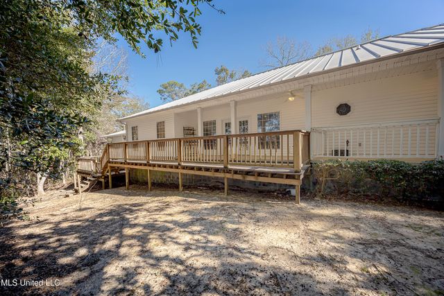 3301 Pineridge Drive, Ocean Springs, MS 39564