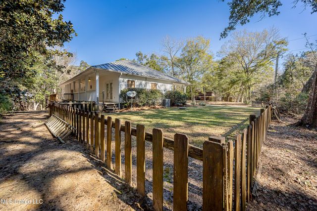 3301 Pineridge Drive, Ocean Springs, MS 39564