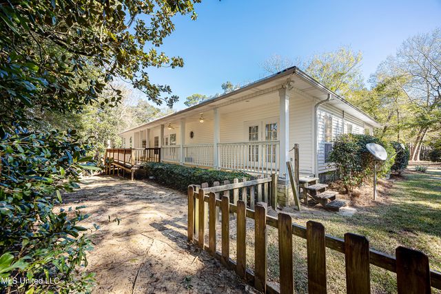 3301 Pineridge Drive, Ocean Springs, MS 39564