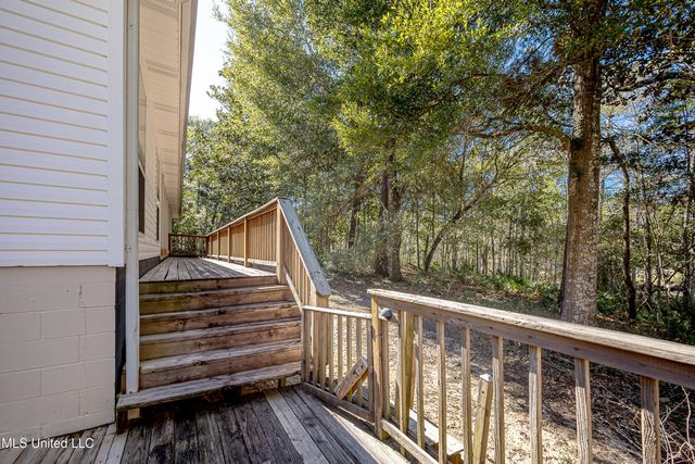 3301 Pineridge Drive, Ocean Springs, MS 39564