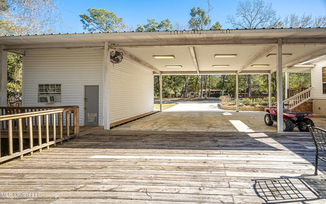 3301 Pineridge Drive, Ocean Springs, MS 39564