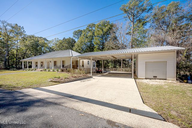 3301 Pineridge Drive, Ocean Springs, MS 39564