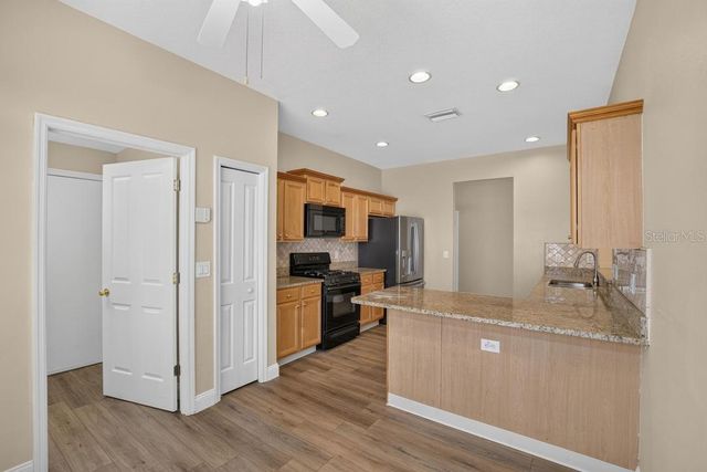 5605 HAWKLAKE ROAD, Lithia, FL 33547