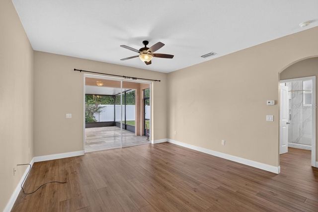 5605 HAWKLAKE ROAD, Lithia, FL 33547