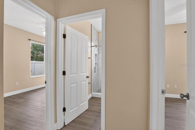 5605 HAWKLAKE ROAD, Lithia, FL 33547
