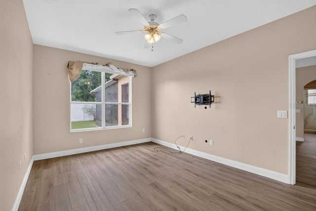 5605 HAWKLAKE ROAD, Lithia, FL 33547
