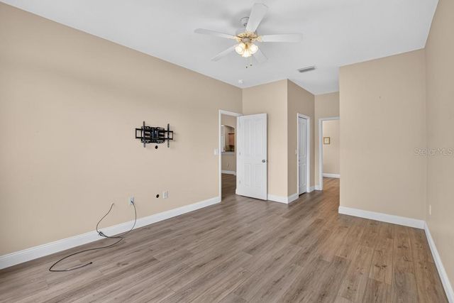 5605 HAWKLAKE ROAD, Lithia, FL 33547