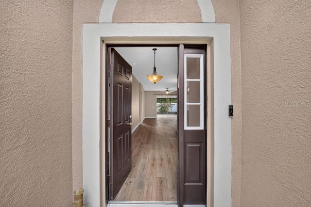 5605 HAWKLAKE ROAD, Lithia, FL 33547
