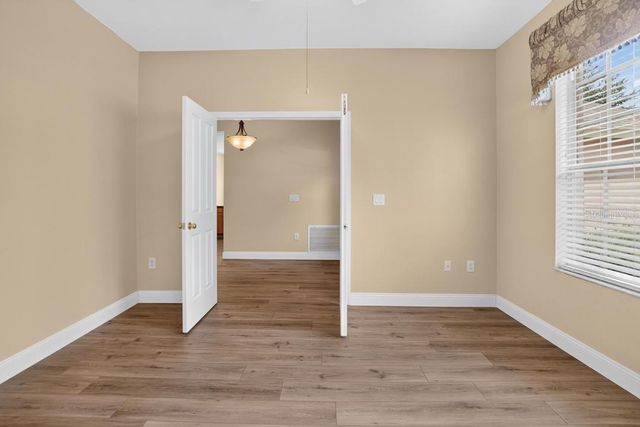 5605 HAWKLAKE ROAD, Lithia, FL 33547