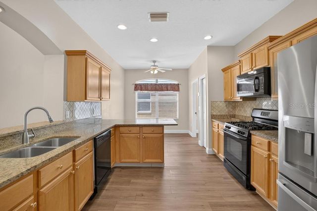 5605 HAWKLAKE ROAD, Lithia, FL 33547