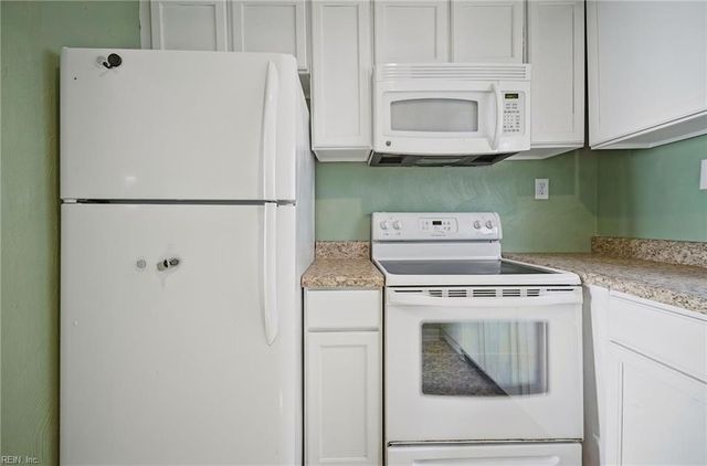 54 Hobson ST, Portsmouth, VA 23704