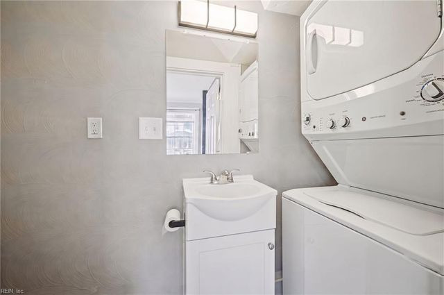 54 Hobson ST, Portsmouth, VA 23704