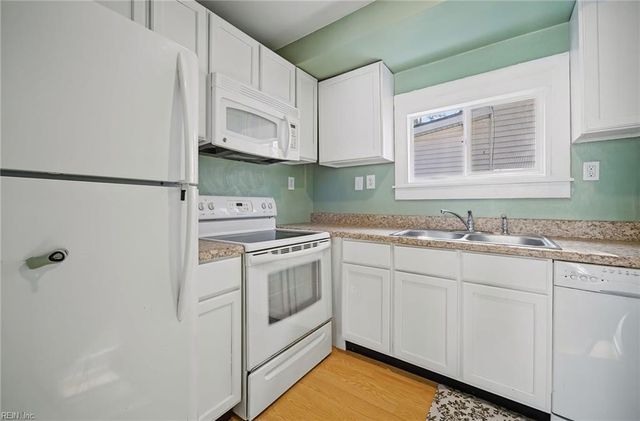 54 Hobson ST, Portsmouth, VA 23704