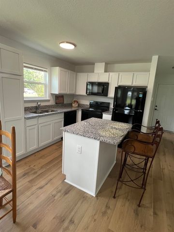 890 Helen St, St Augustine, FL 32084