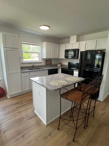 890 Helen St, St Augustine, FL 32084