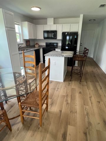 890 Helen St, St Augustine, FL 32084