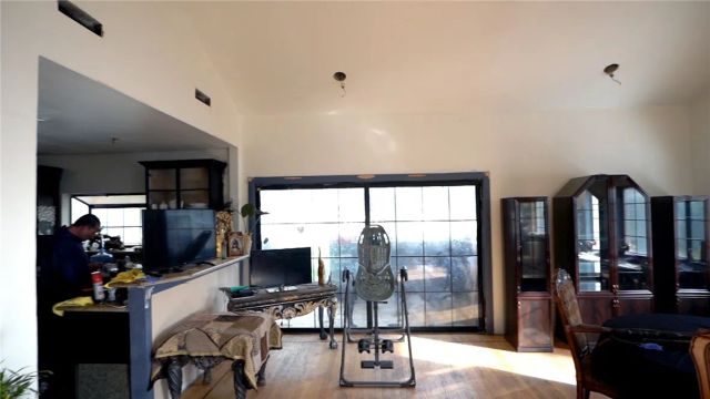 9928 Sunland Boulevard, Sunland, CA 91040