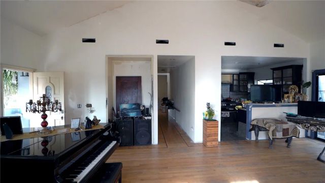 9928 Sunland Boulevard, Sunland, CA 91040