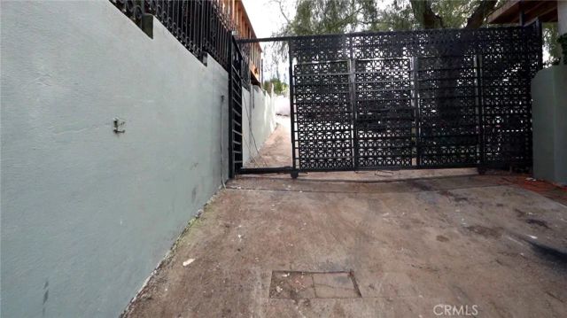 9928 Sunland Boulevard, Sunland, CA 91040