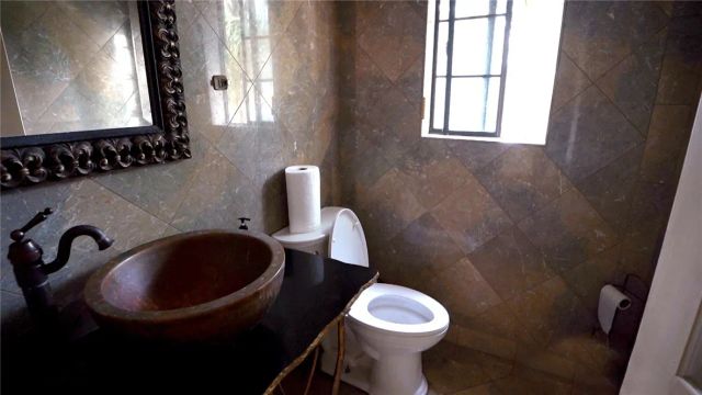 9928 Sunland Boulevard, Sunland, CA 91040