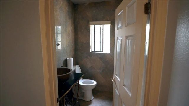 9928 Sunland Boulevard, Sunland, CA 91040