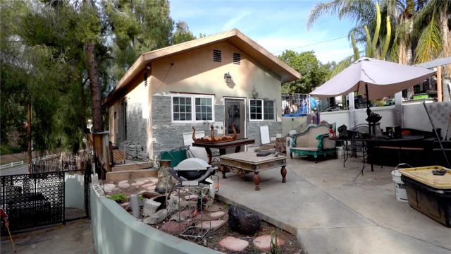 9928 Sunland Boulevard, Sunland, CA 91040