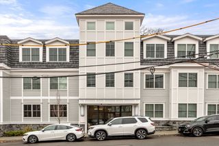 425 Lagrange Street 107, Boston, MA 02132