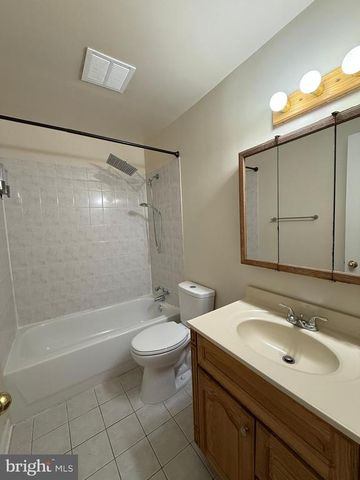 405 OLDE GREENWICH CIR, Fredericksburg, VA 22408