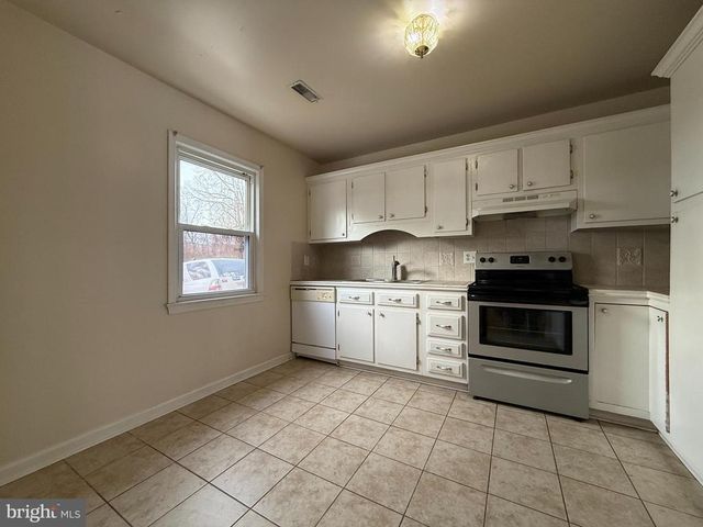 405 OLDE GREENWICH CIR, Fredericksburg, VA 22408