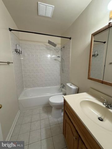 405 OLDE GREENWICH CIR, Fredericksburg, VA 22408