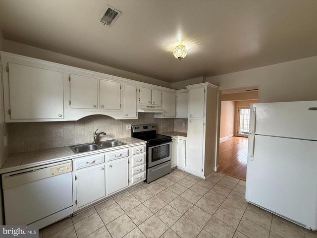 405 OLDE GREENWICH CIR, Fredericksburg, VA 22408