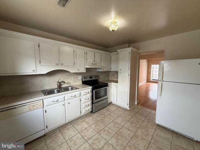 405 OLDE GREENWICH CIR, Fredericksburg, VA 22408