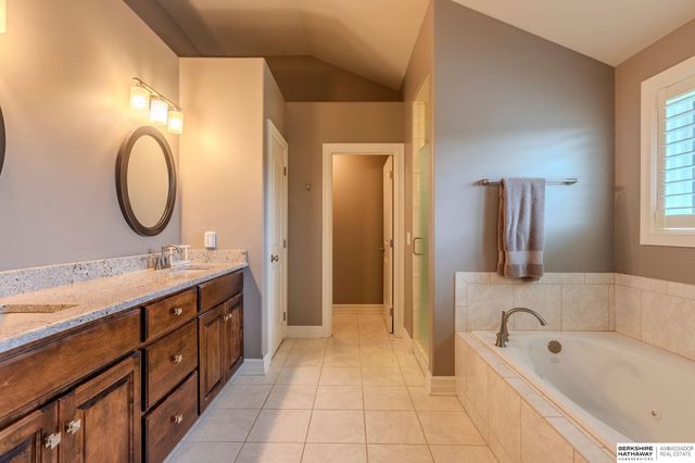 20919 Poppleton Circle, Elkhorn, NE 68022