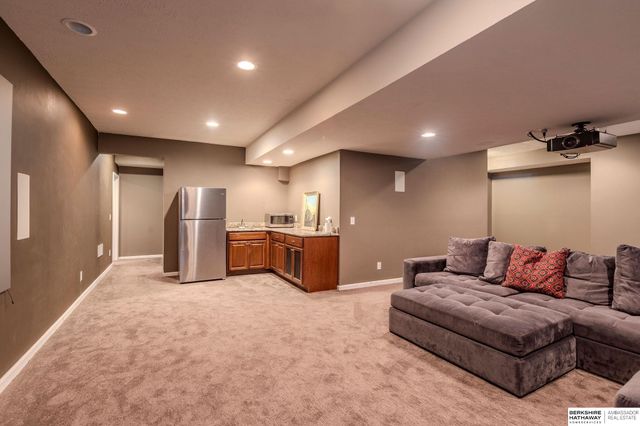 20919 Poppleton Circle, Elkhorn, NE 68022