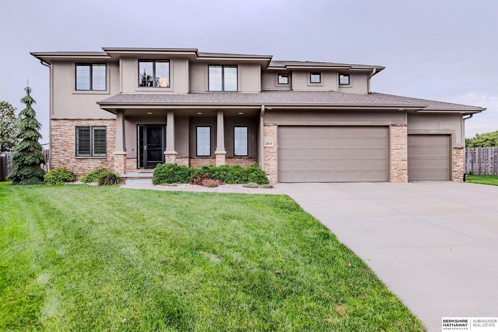20919 Poppleton Circle, Elkhorn, NE 68022