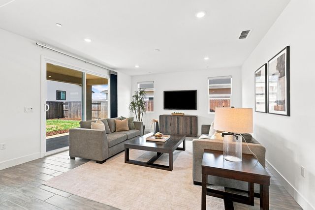 12676 Toucan Cir, Rancho Cordova, CA 95742