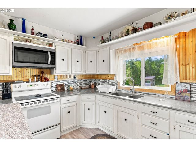 68763 WASSER Rd, Rainier, OR 97048
