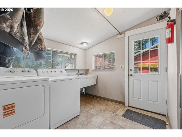 68763 WASSER Rd, Rainier, OR 97048