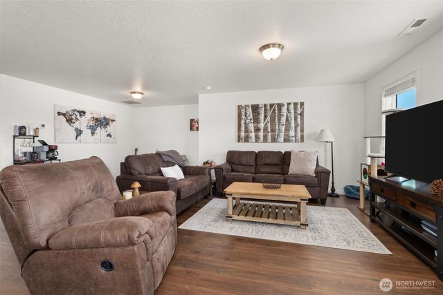 401 Cardinal Avenue, Winlock, WA 98596