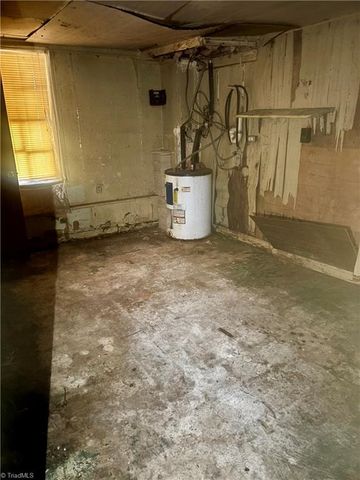 718 Prince Williams Street, Reidsville, NC 27320