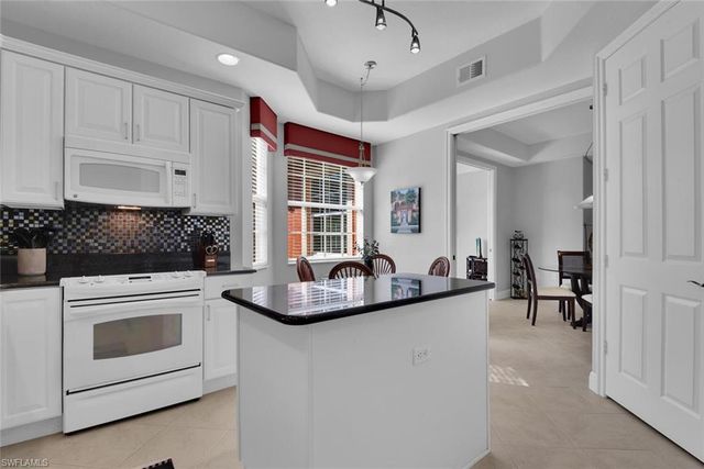 6413 Legacy CIR 1602, Naples, FL 34113