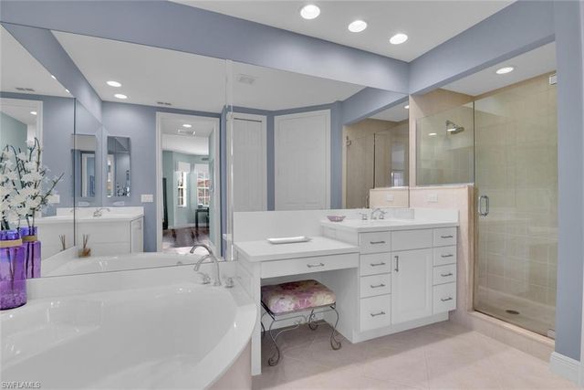 6413 Legacy CIR 1602, Naples, FL 34113