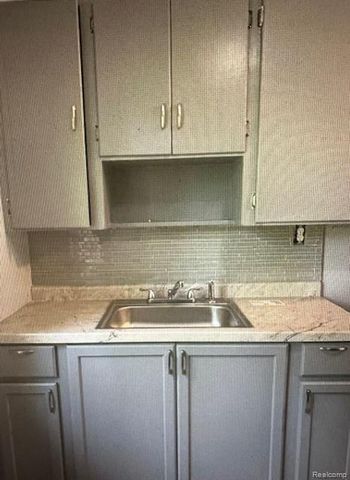 15720 Southfield Road, Detroit, MI 48223