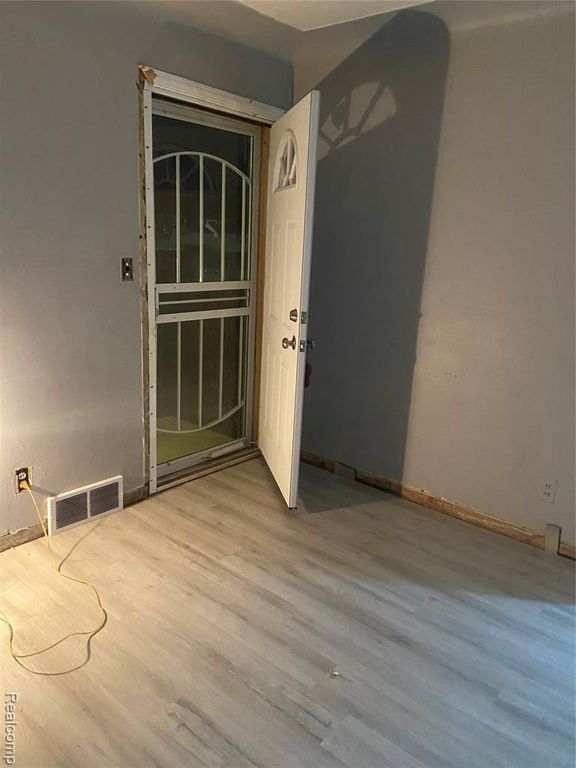 15720 Southfield Road, Detroit, MI 48223