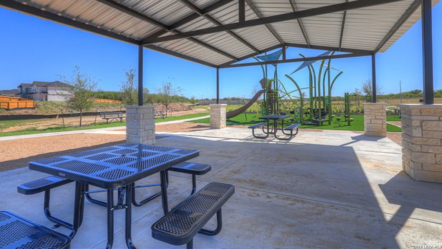 301 WINDFLOWER COVE, Luling, TX 78648