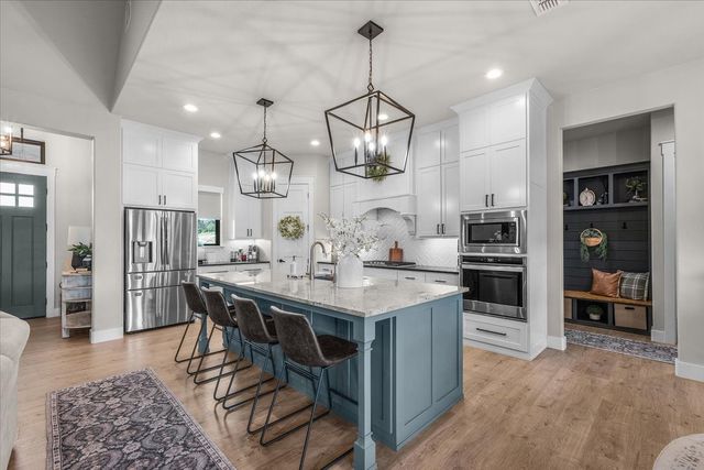 1059 Sweeney Way, Weatherford, TX 76087